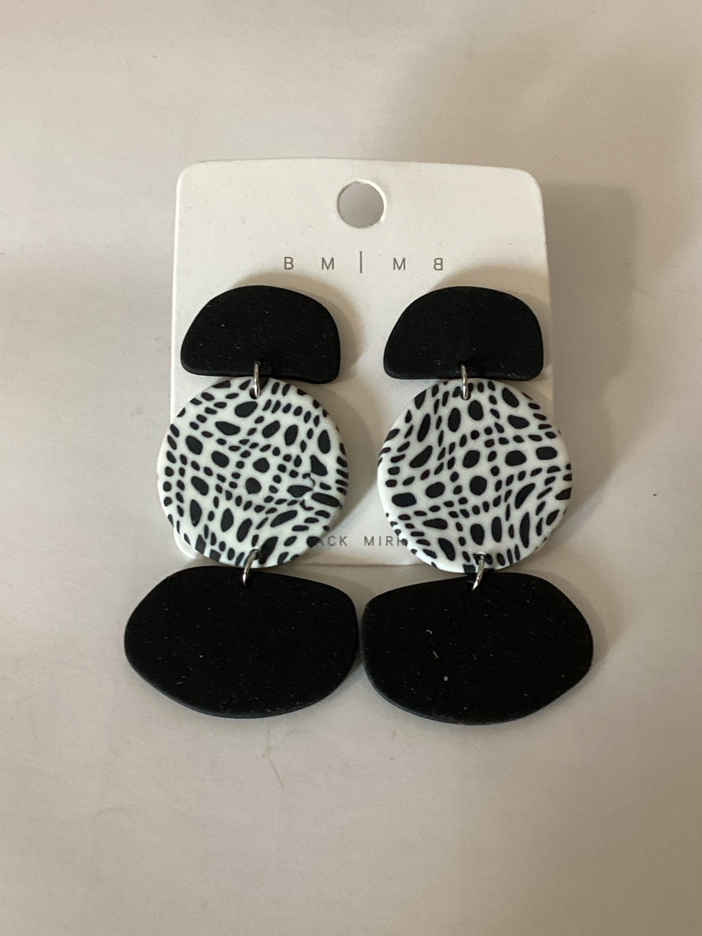 Black‎ & White Dangle Earrings with Speckled Accent